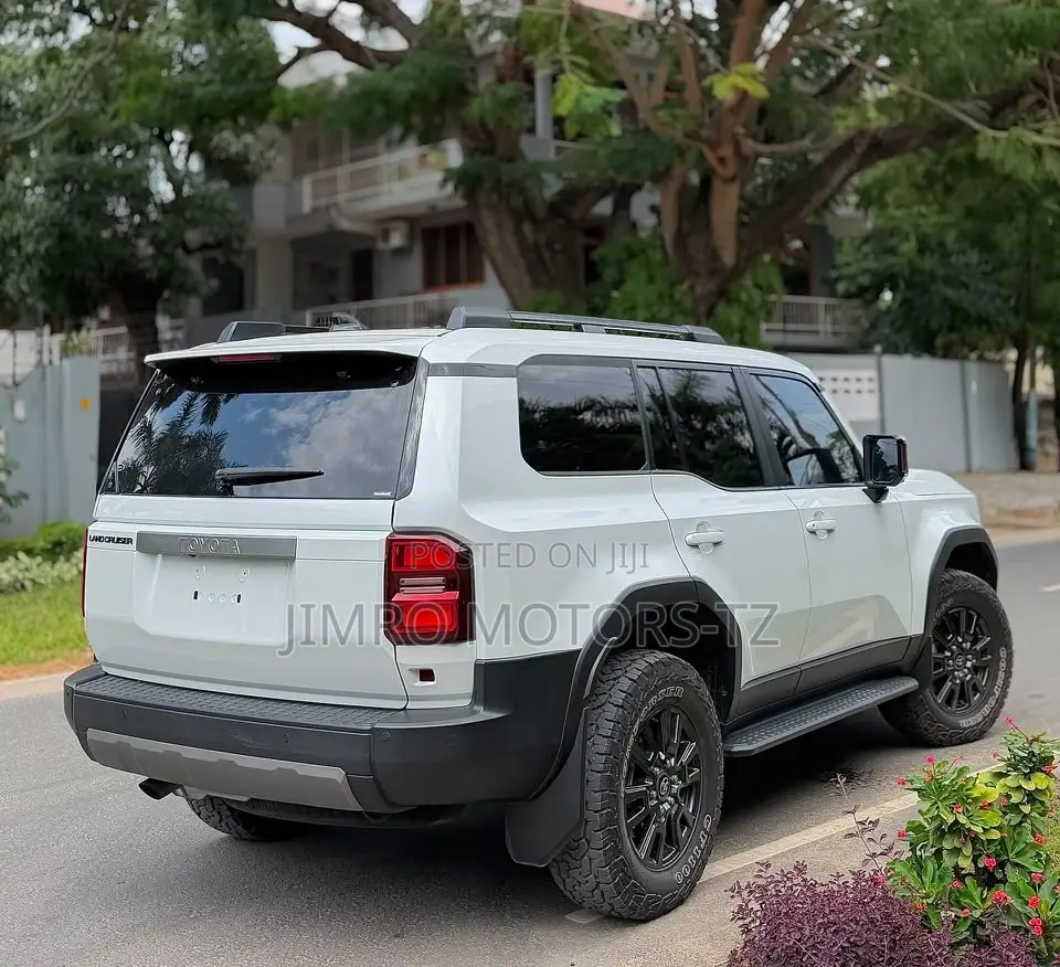 Toyota Land Cruiser Prado 2025 White