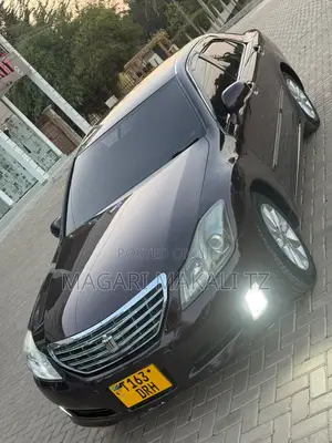 Toyota Crown 2009 Maroon