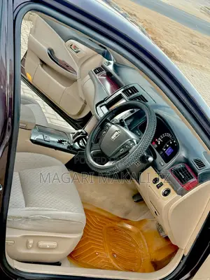Toyota Crown 2009 Maroon