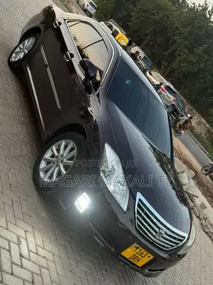 Toyota Crown 2009 Maroon