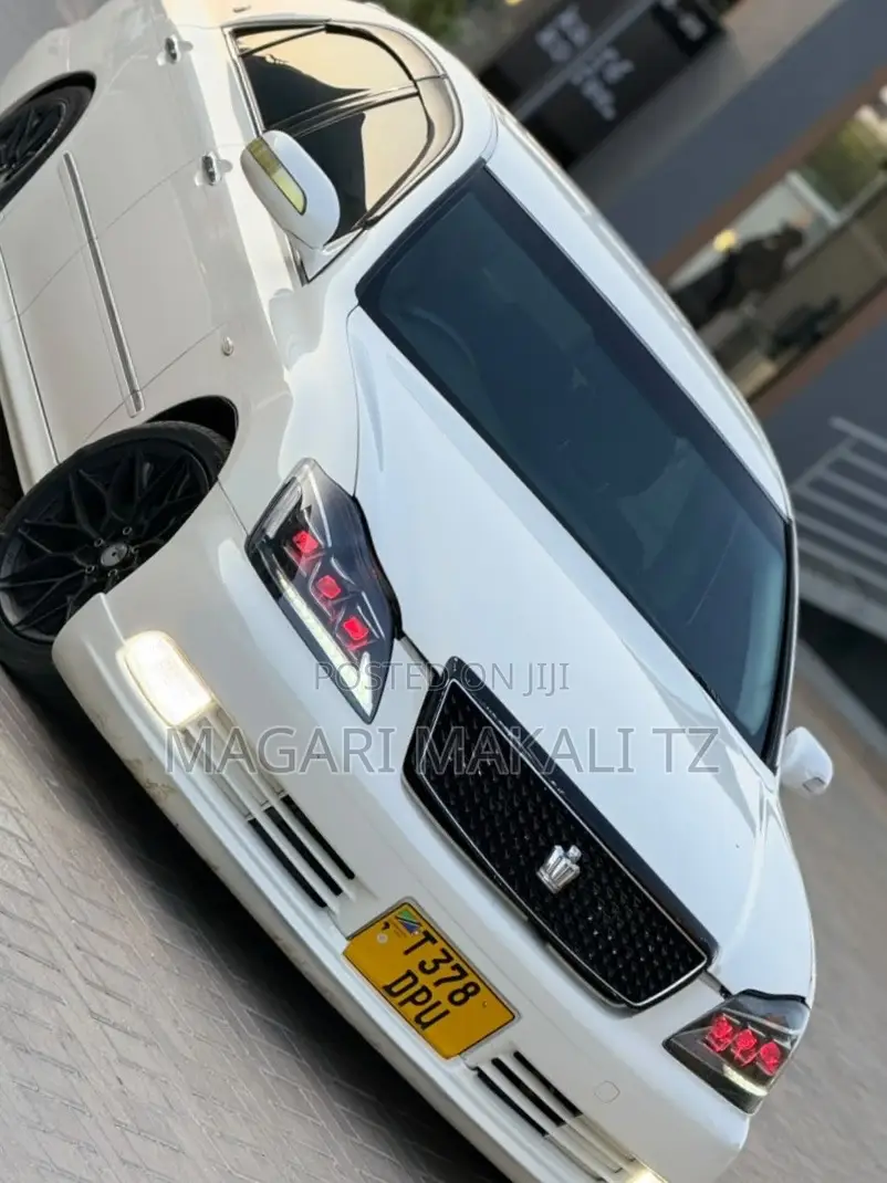 Toyota Crown 2006 White