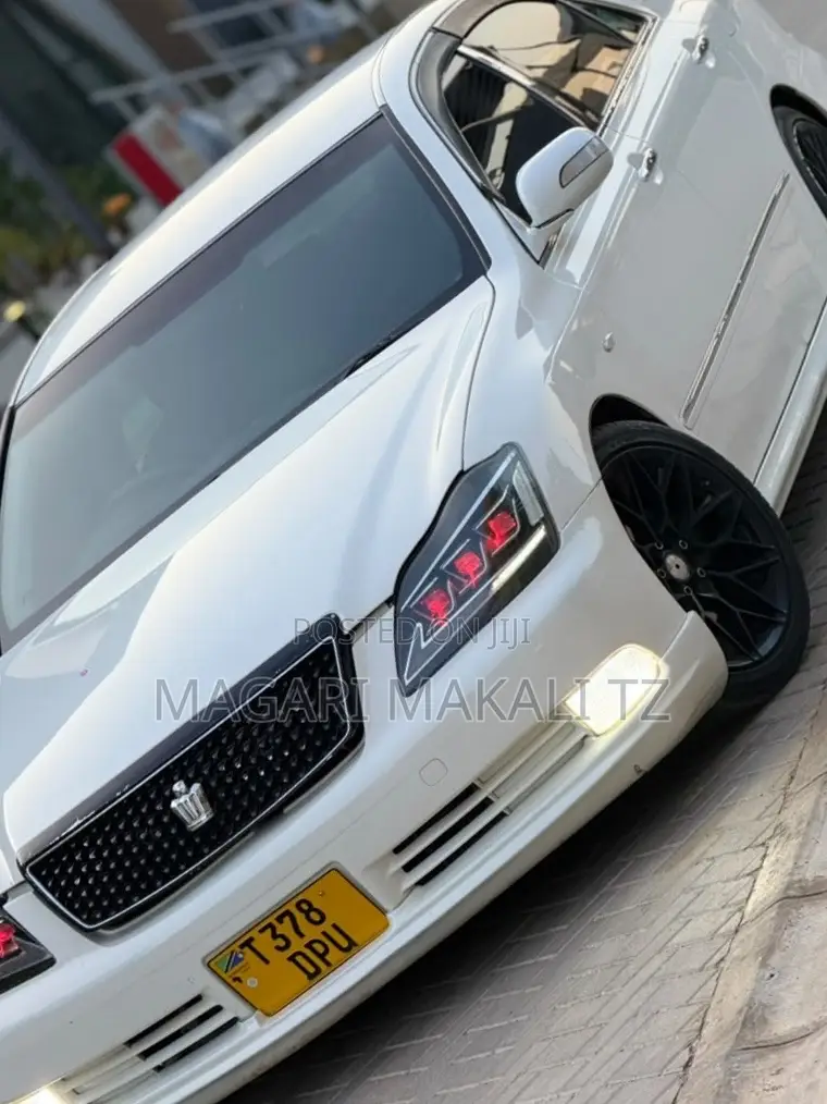 Toyota Crown 2006 White