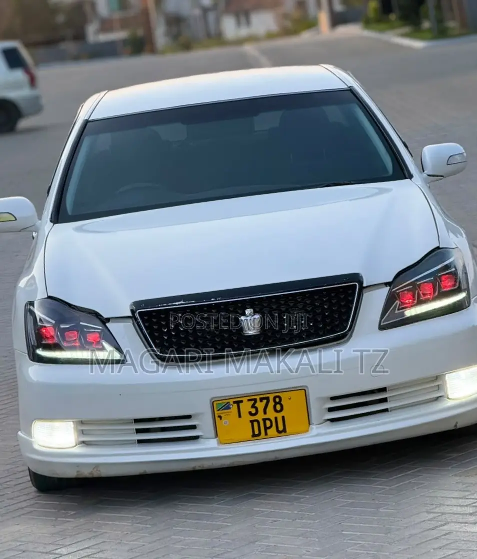 Toyota Crown 2006 White