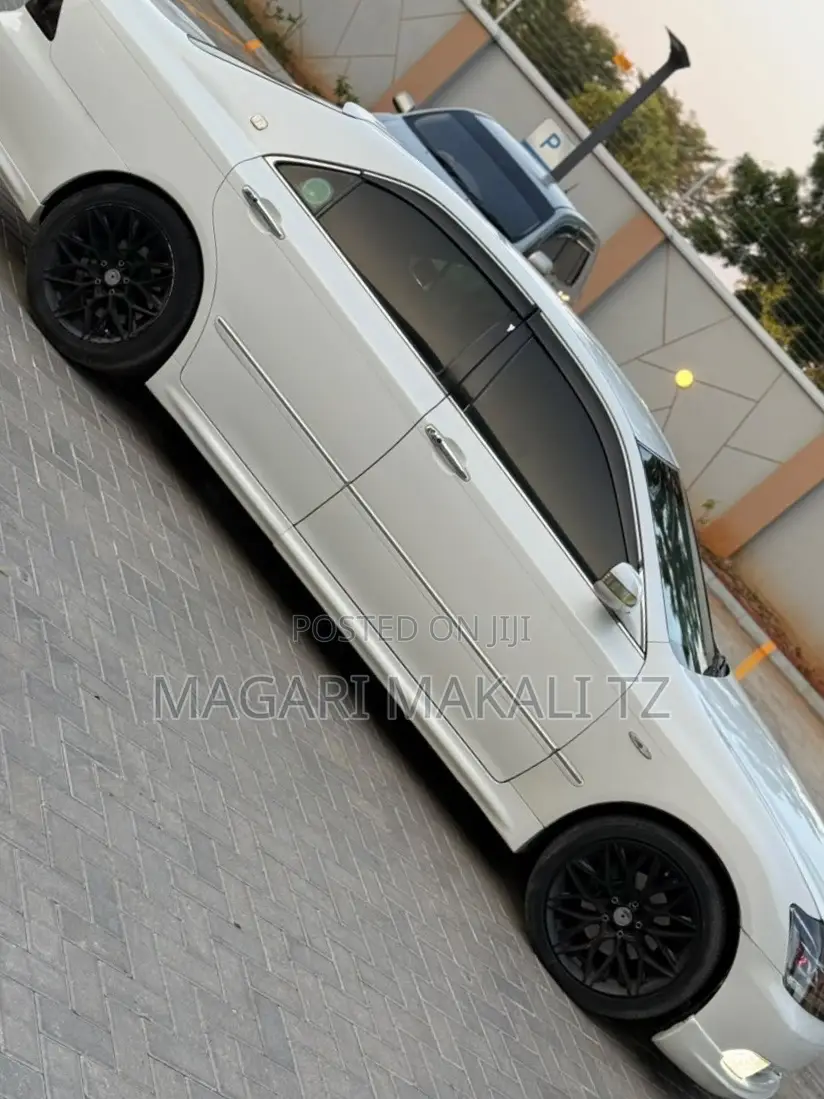 Toyota Crown 2006 White