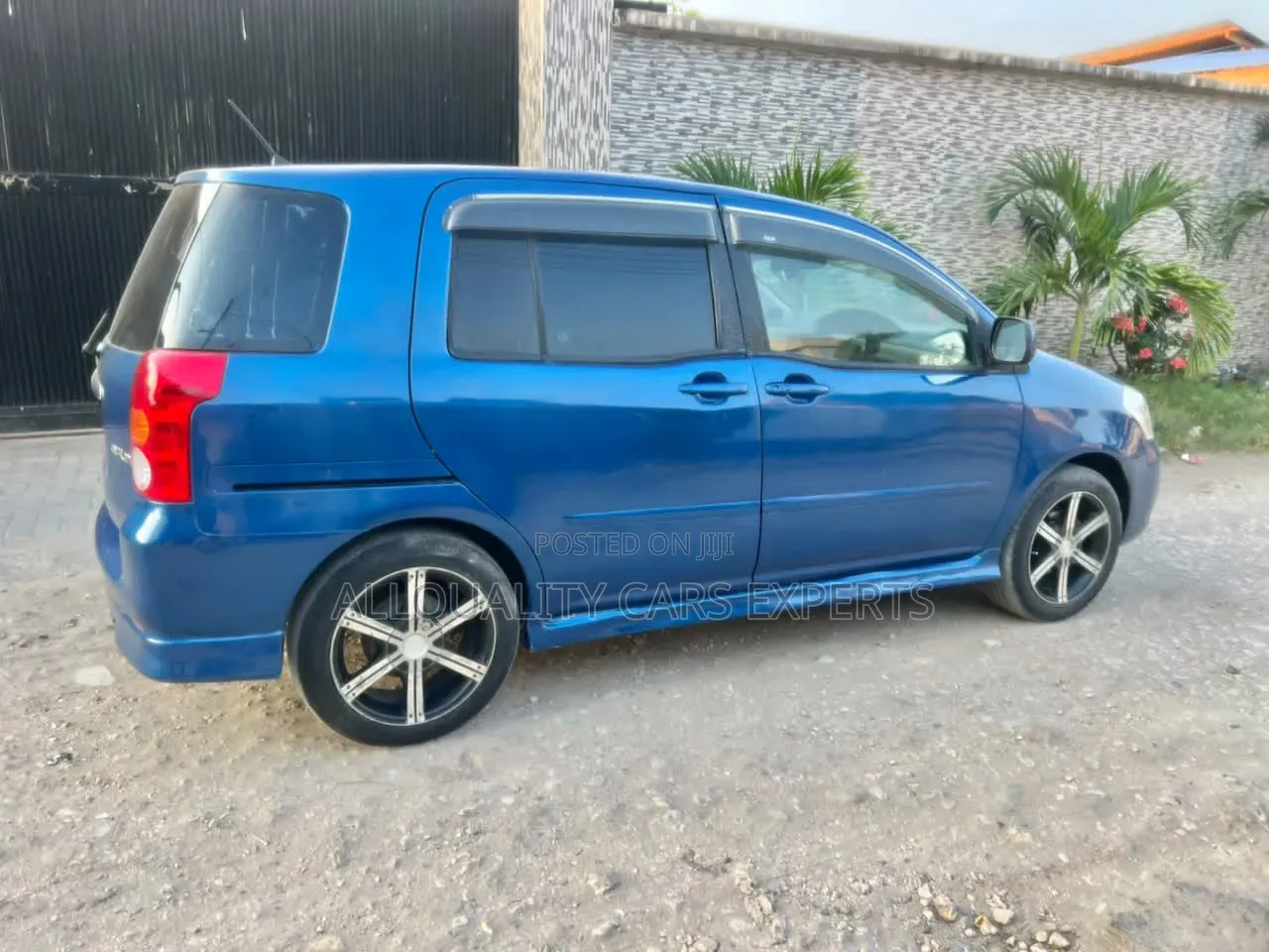 Toyota Raum 2003