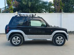Mitsubishi Pajero 2000 Black