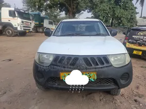 Mitsubishi Pajero 2004 White