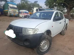 Mitsubishi Pajero 2004 White