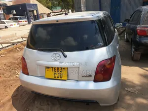 Toyota IST 2005 Silver