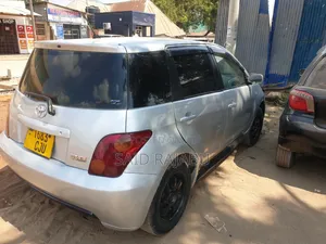Toyota IST 2005 Silver