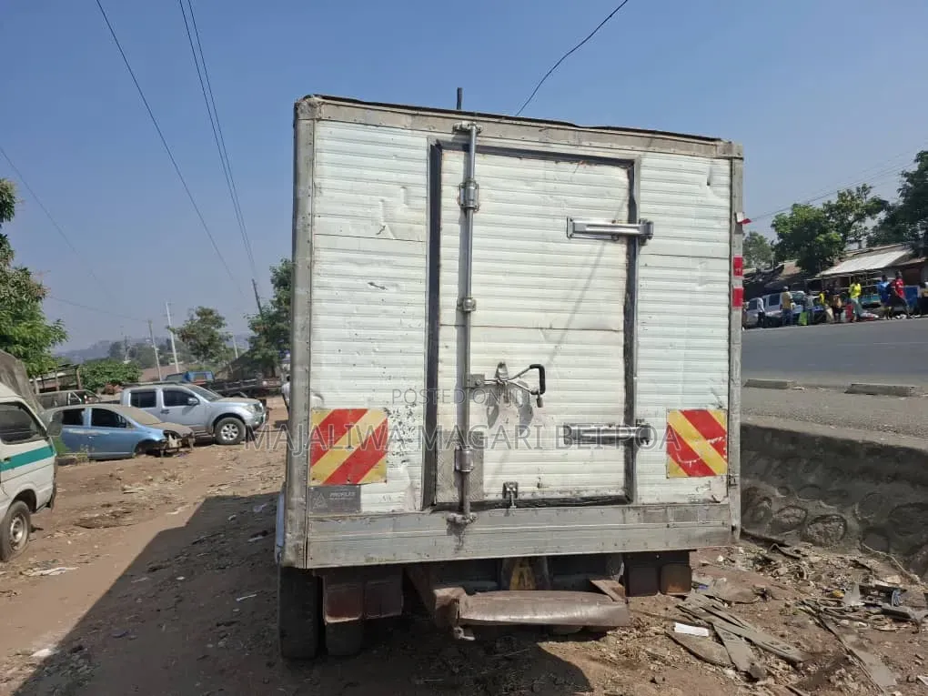 Mitsubishi Fuso Single 2004 Black