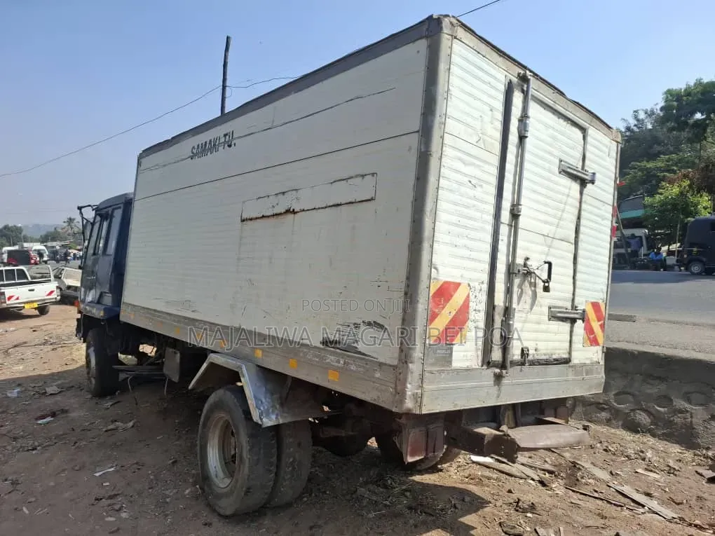 Mitsubishi Fuso Single 2004 Black