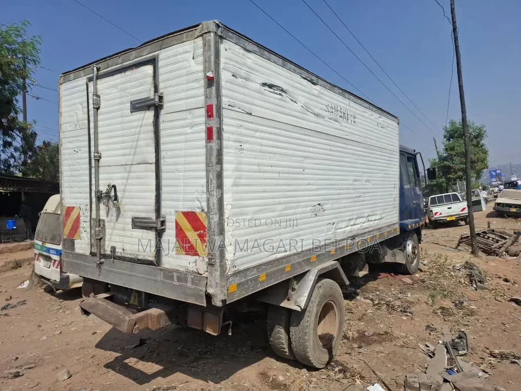 Mitsubishi Fuso Single 2004 Black