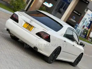 Toyota Crown 2006 White