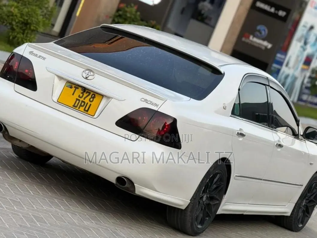 Toyota Crown 2006 White