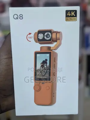 Q8 Ultra HD Pocket Vlogging Camera