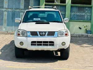 Nissan Hardbody 2015 White