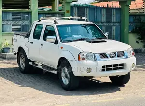 Nissan Hardbody 2015 White