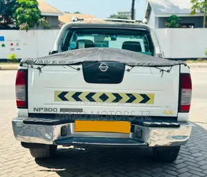 Nissan Hardbody 2015 White