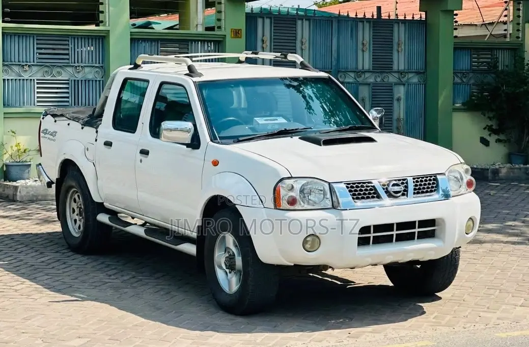 Nissan Hardbody 2015 White