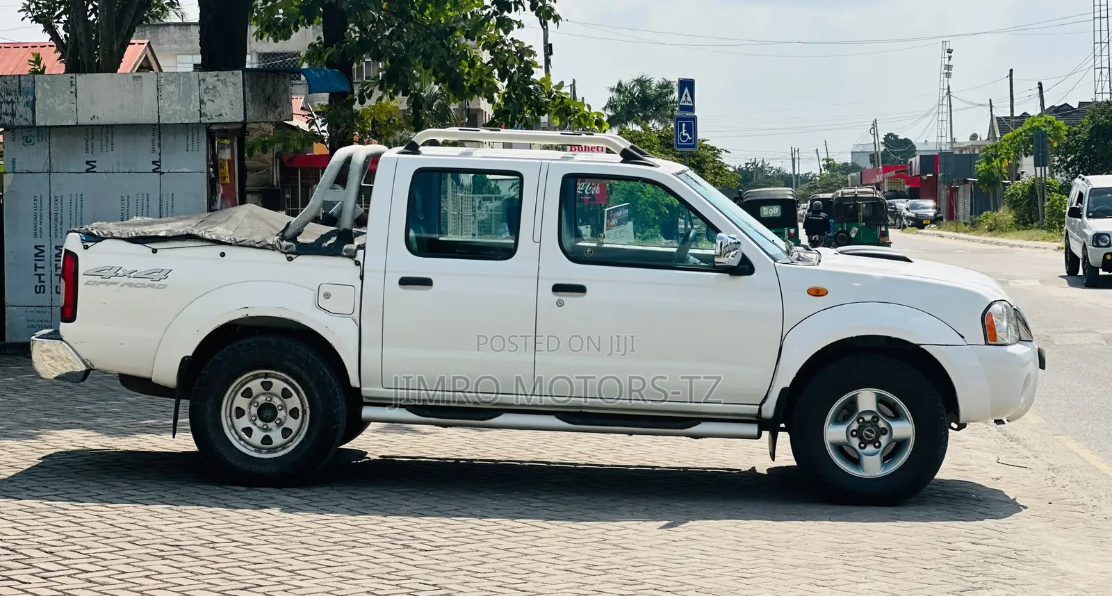 Nissan Hardbody 2015 White