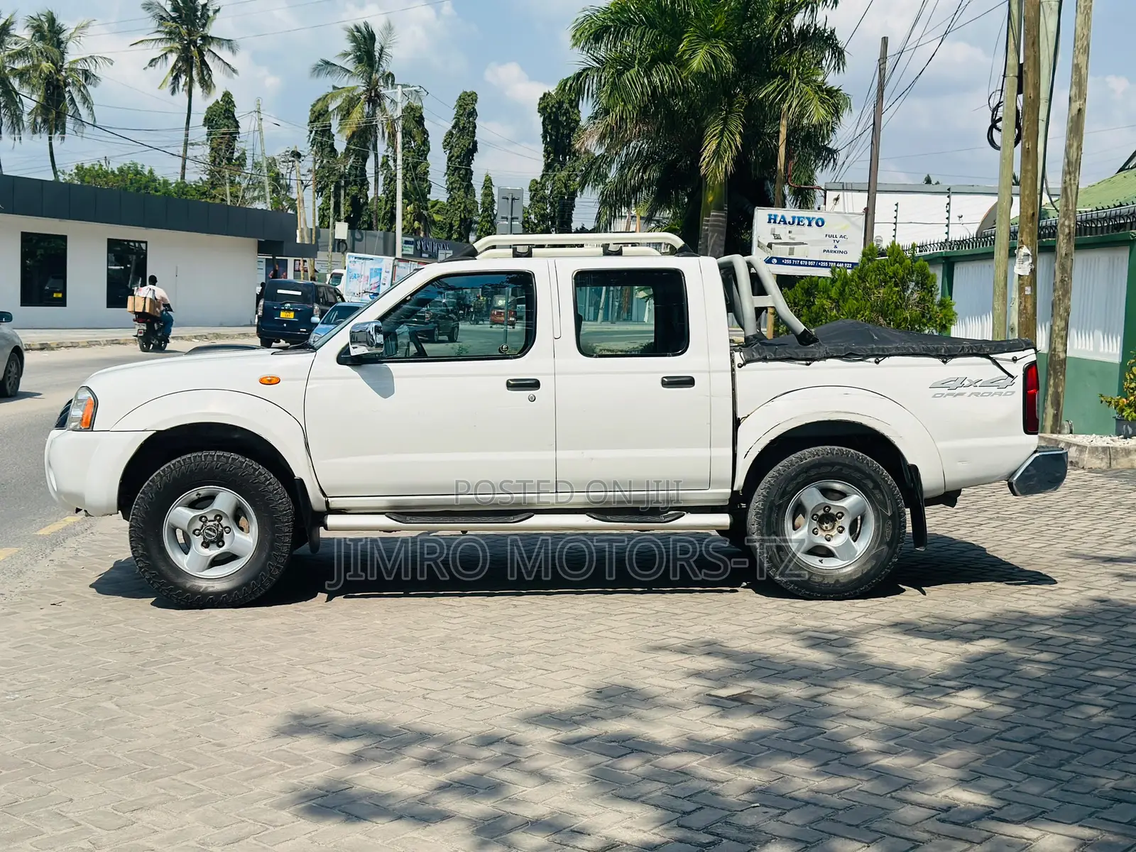 Nissan Hardbody 2015 White