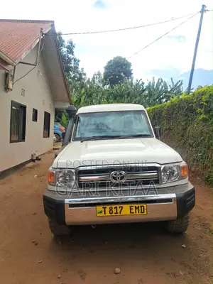 Toyota Land Cruiser 2016 Gold
