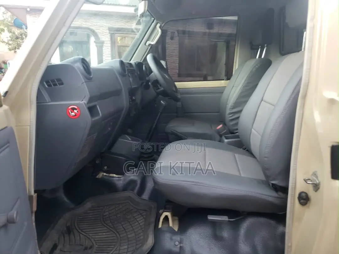 Toyota Land Cruiser 2016 Gold