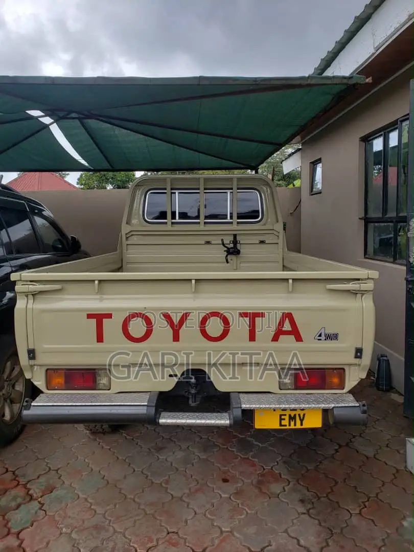 Toyota Land Cruiser 2016 Gold