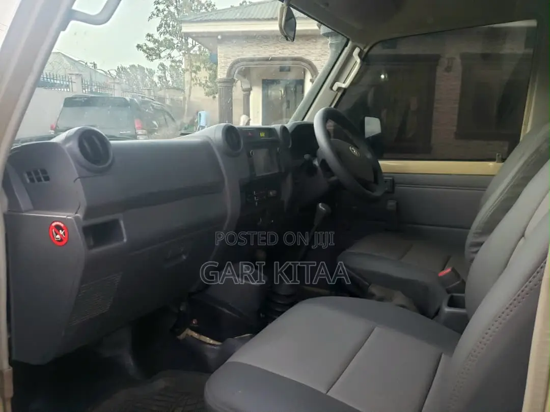 Toyota Land Cruiser 2016 Gold
