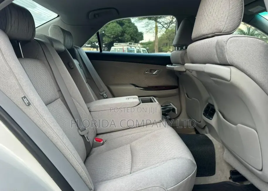 Toyota Crown 2008 White