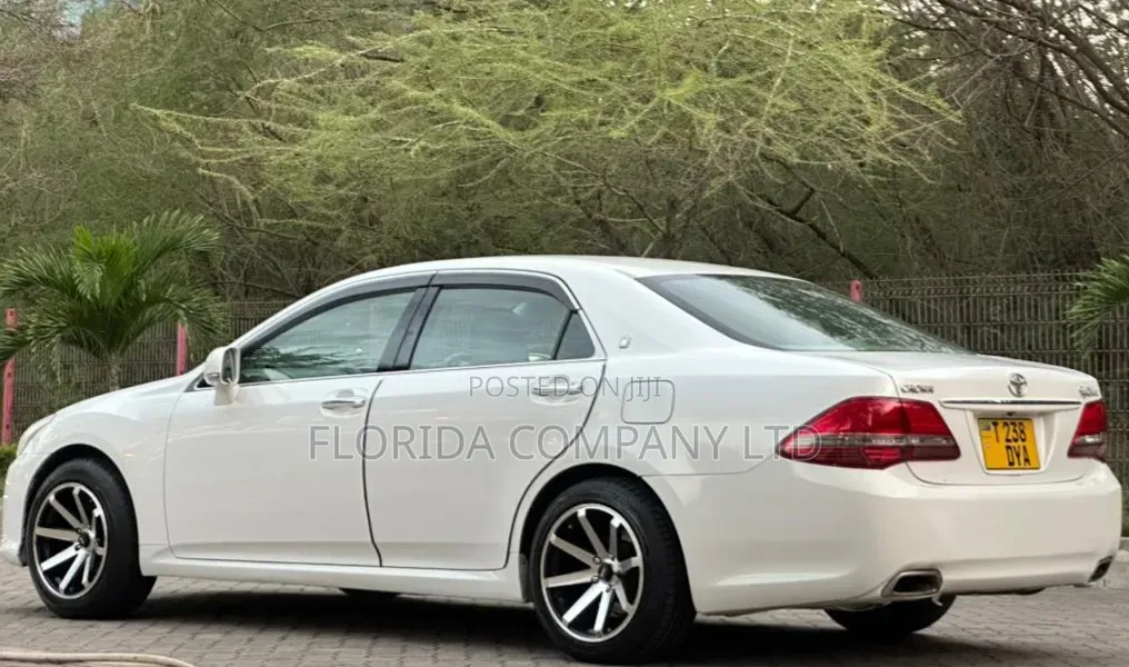 Toyota Crown 2008 White