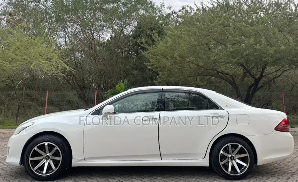 Toyota Crown 2008 White