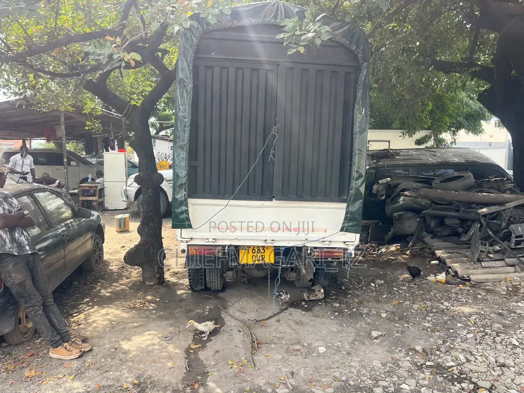 Mitsubishi Canter 2000 White