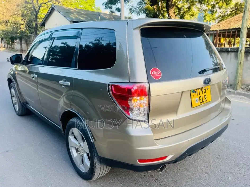 Subaru Forester 2010 Gold