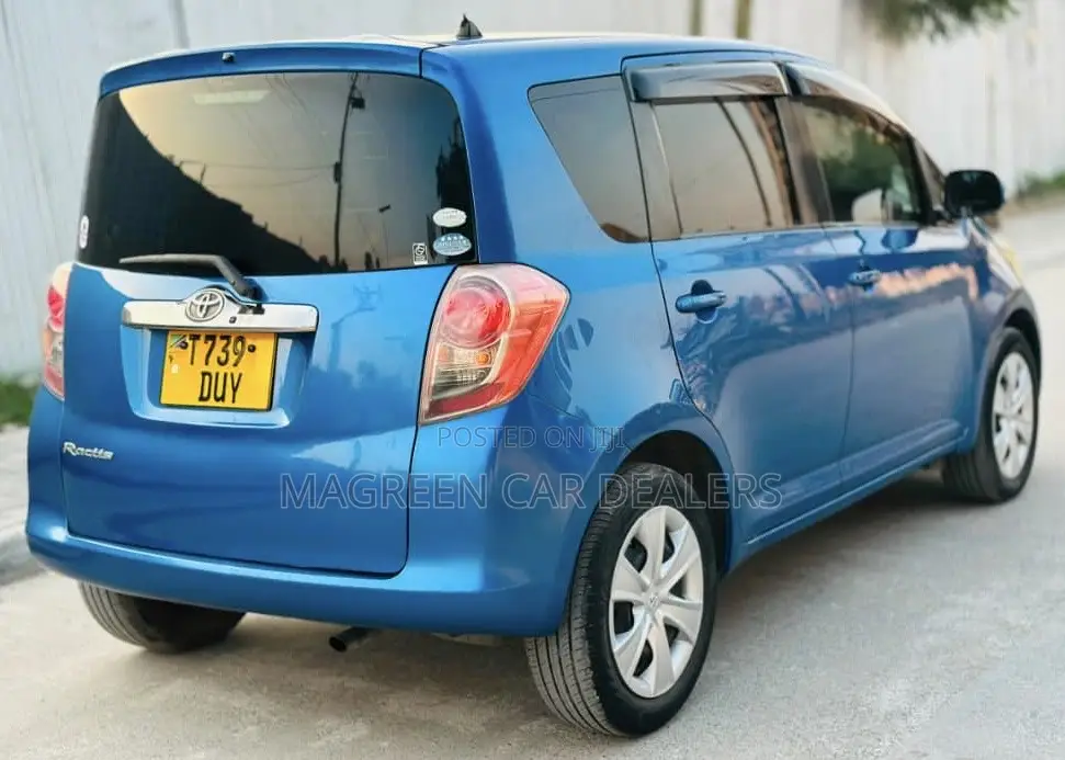 Toyota Ractis 2010 Blue