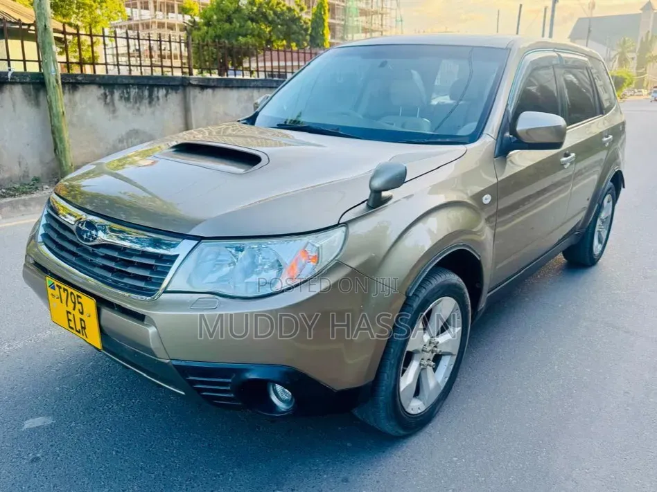 Subaru Forester 2010 Gold