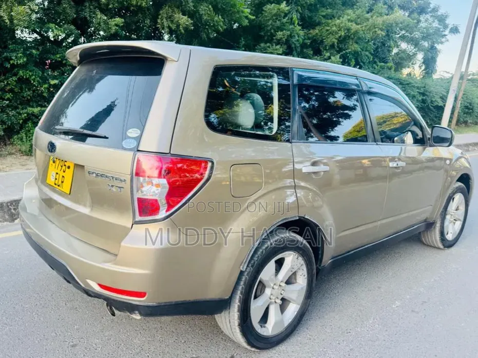 Subaru Forester 2010 Gold