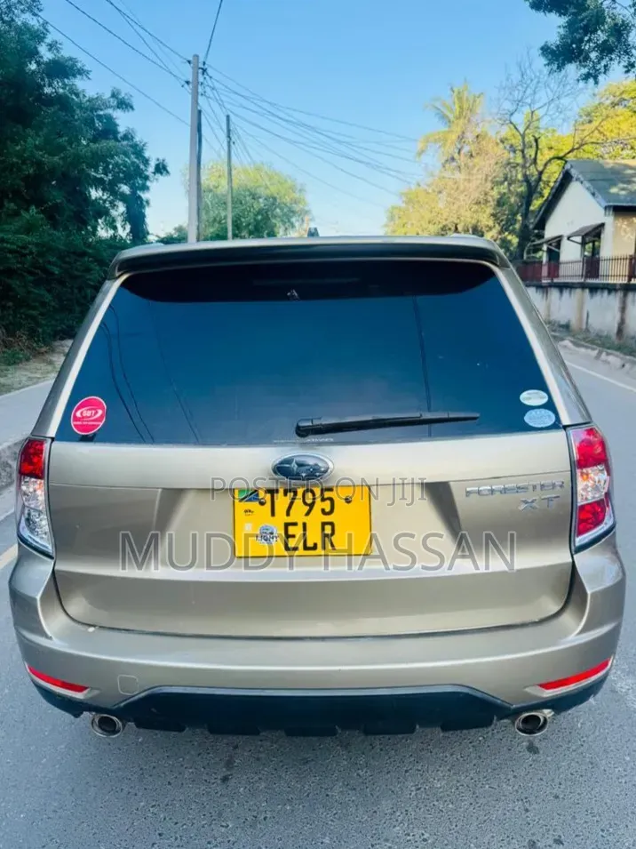 Subaru Forester 2010 Gold