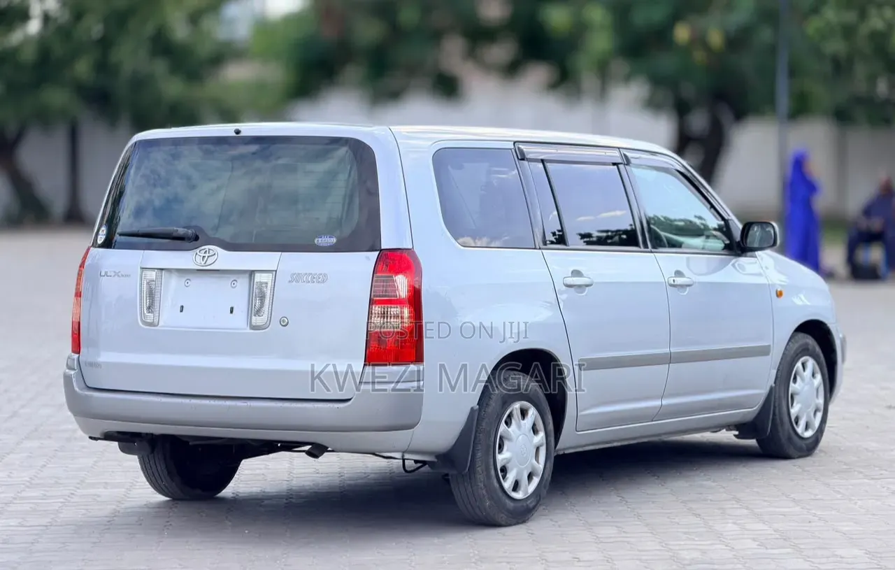 Toyota Succeed 2004 Silver