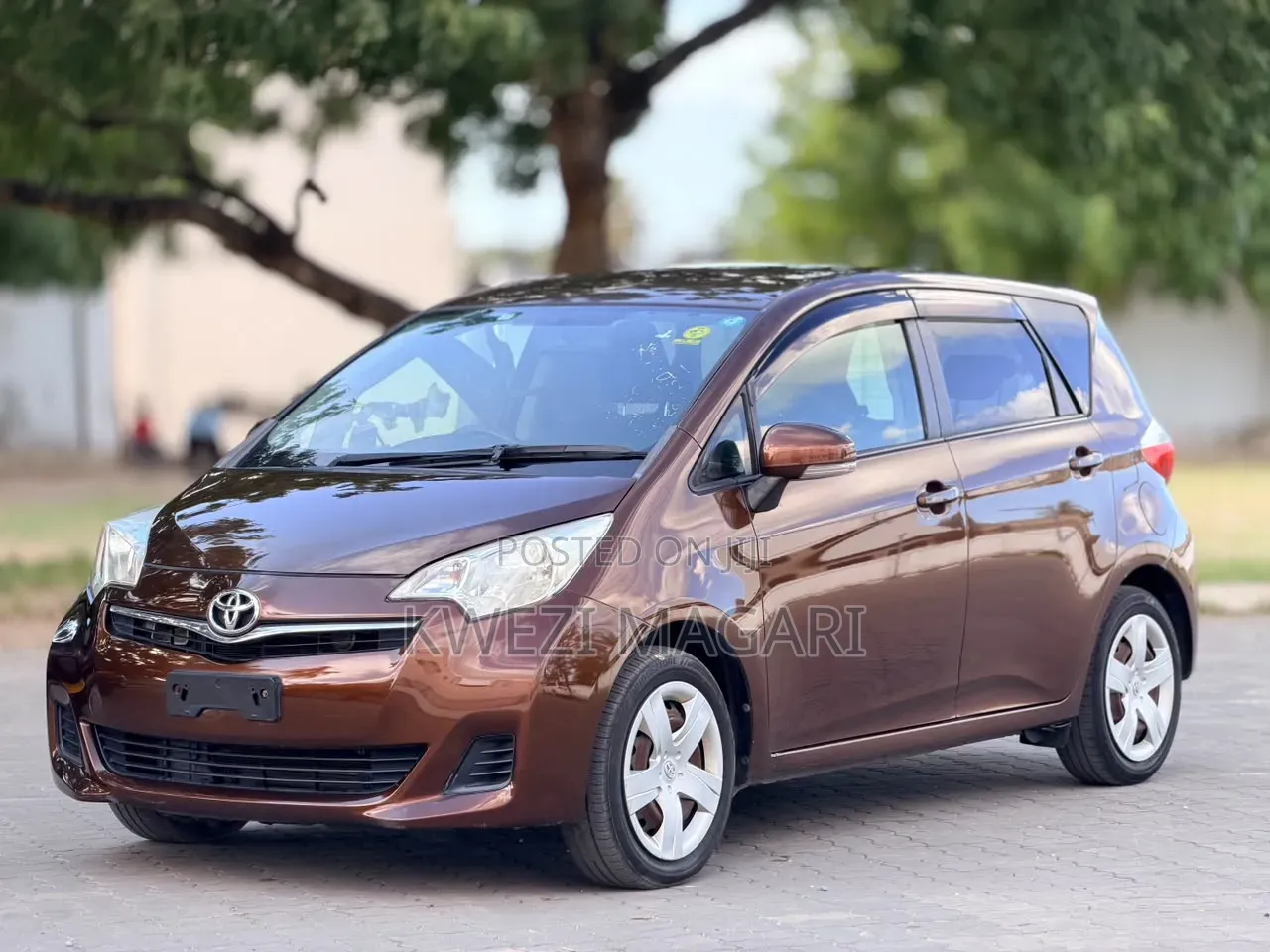Toyota Ractis 2010 Brown