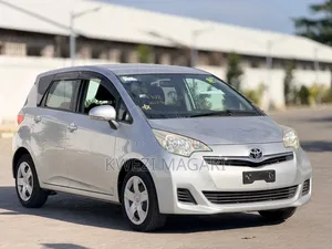 Toyota Ractis 2010 Silver
