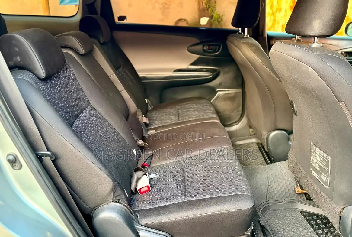 Toyota Wish 2011 Silver