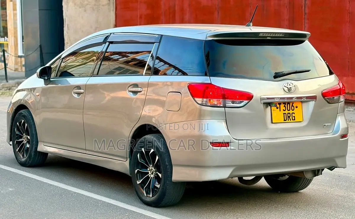 Toyota Wish 2011 Silver