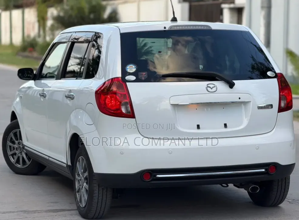 Mazda Verisa 2011 White