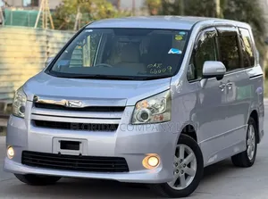 Toyota Noah 2008