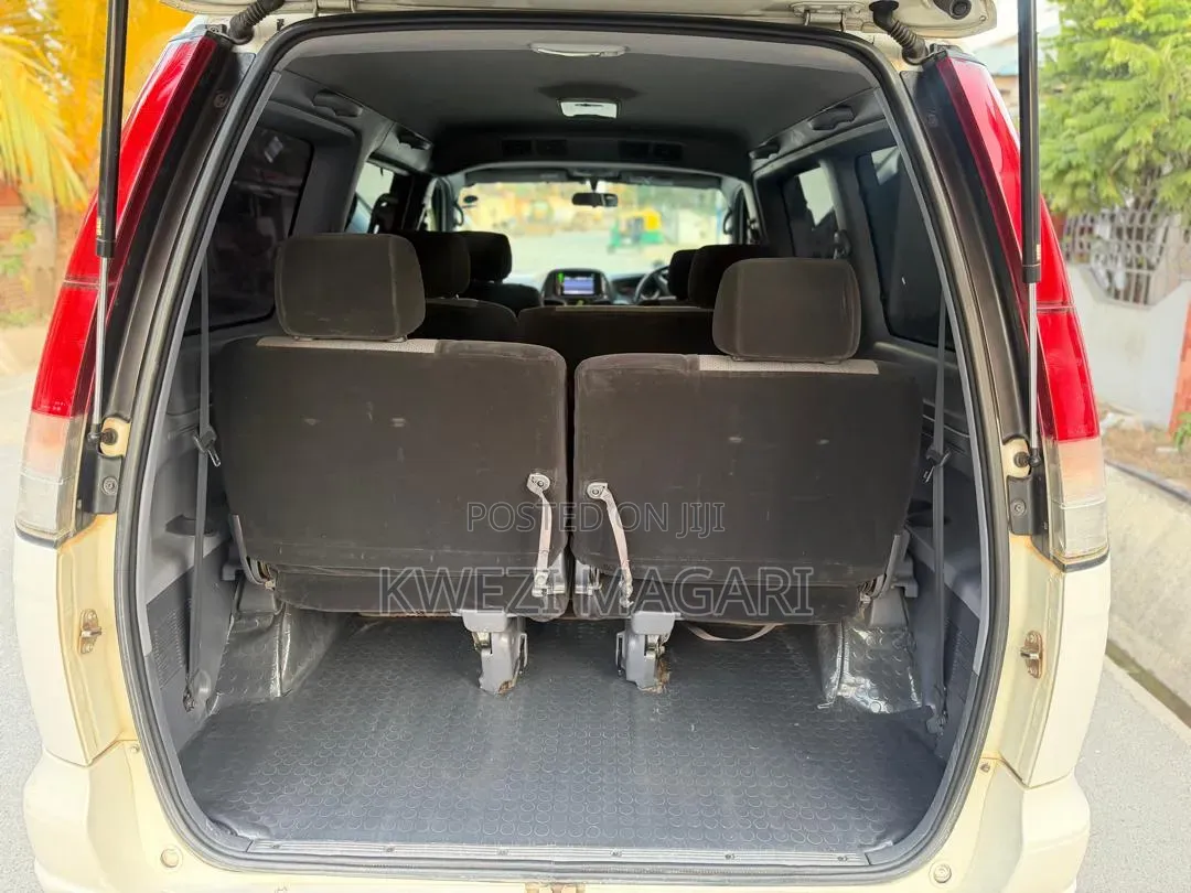 Toyota Noah 2001 White
