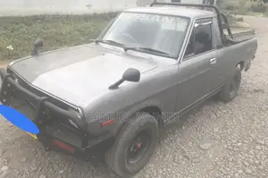 Nissan Sunny 2000 Gray
