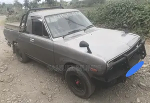 Nissan Sunny 2000 Gray