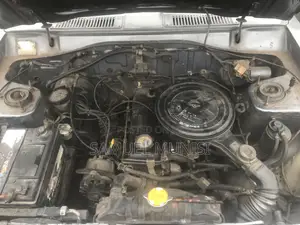 Nissan Sunny 2000 Gray